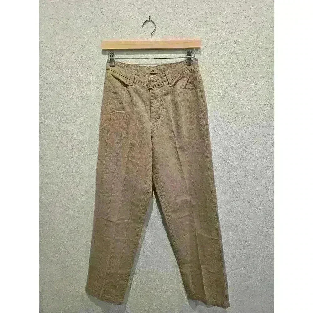 Lee pleaded khaki pant. Vintage size 6.